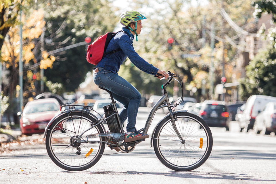 Este kit de conversión para bicicletas eléctricas utiliza el disco de freno  para asistir al ciclista