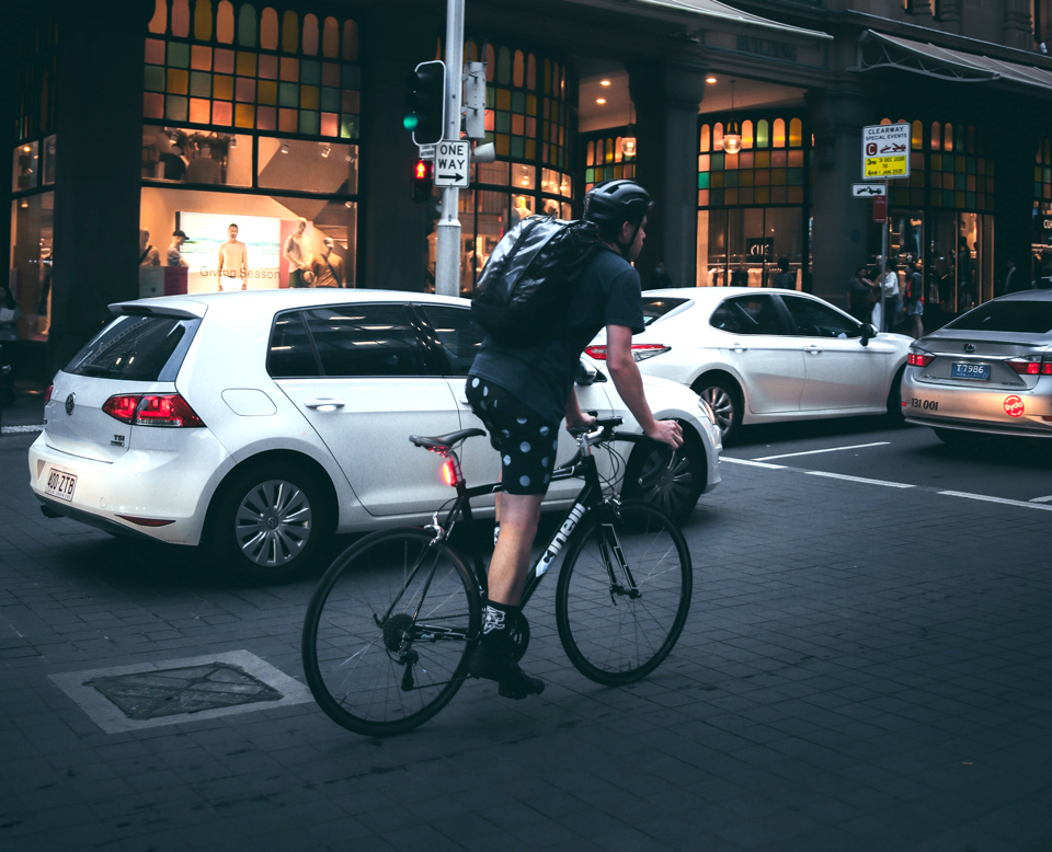 Ciclismo urbano: cómo actuar a la vial – BICICLUB