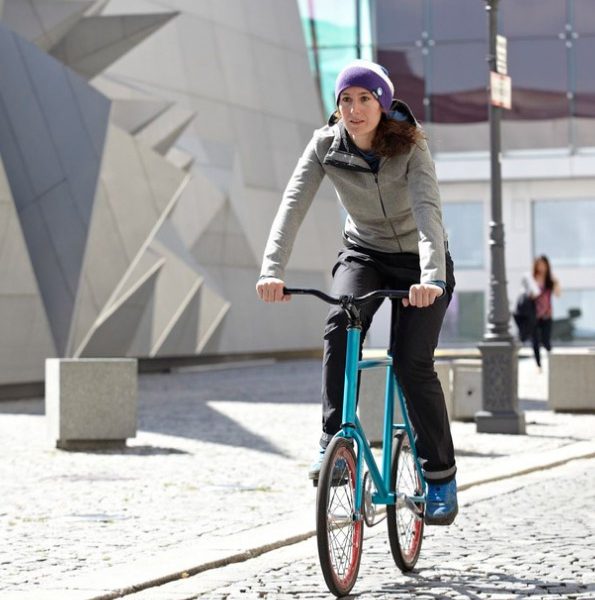Ciclistas a la moda: los mejores accesorios y prendas para pedalear - La  Tercera